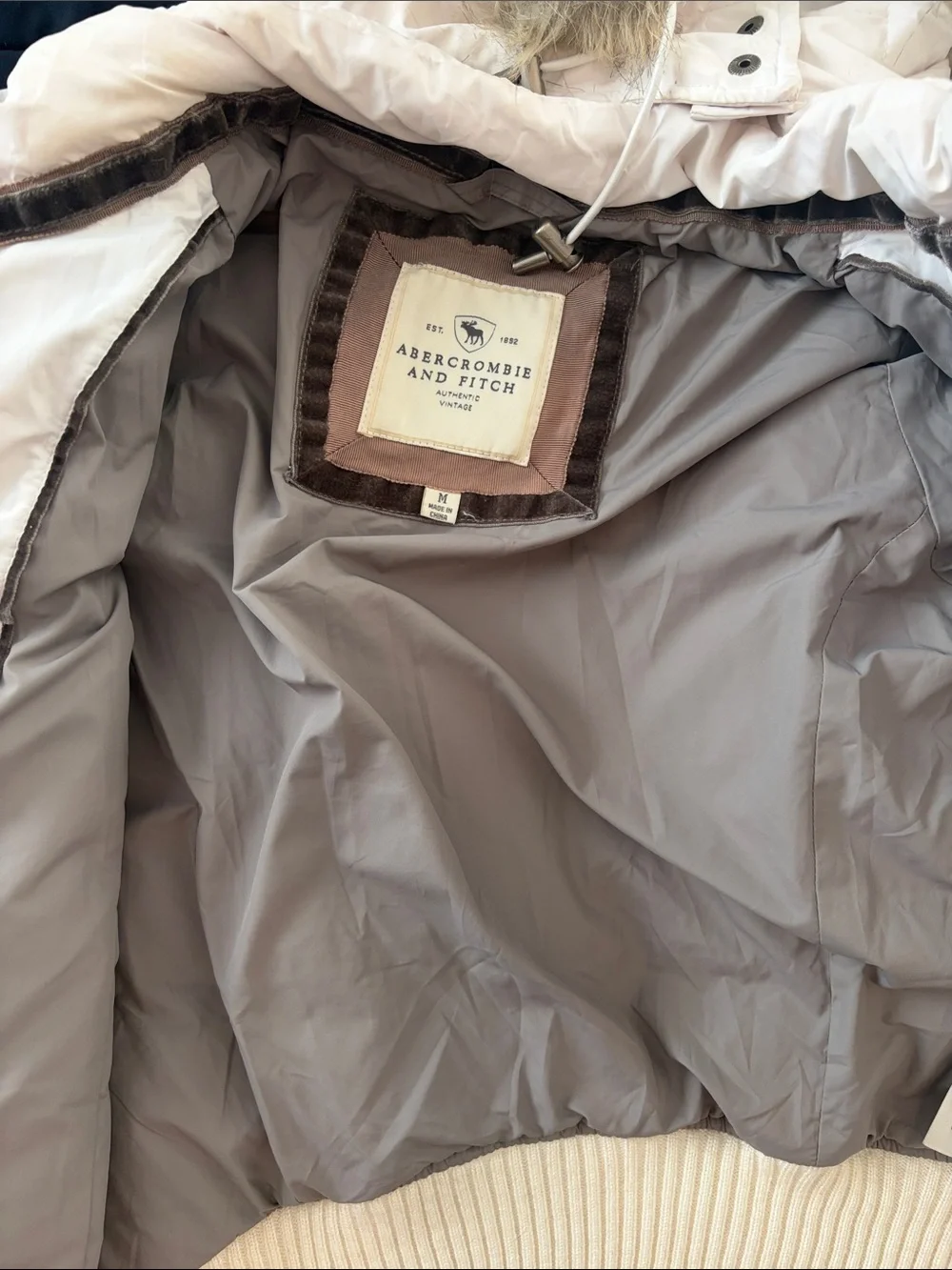 Vintage A&F White Quilted Puffer Jacket with Faux Fur Hood
